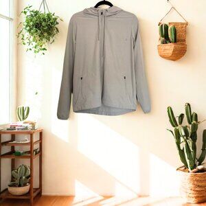Vuori Outdoor Trainer Shell Like New in Light Gray
